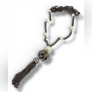 Jennifer Lopez long tassel necklace with faux pearls Women’s statement jewelry